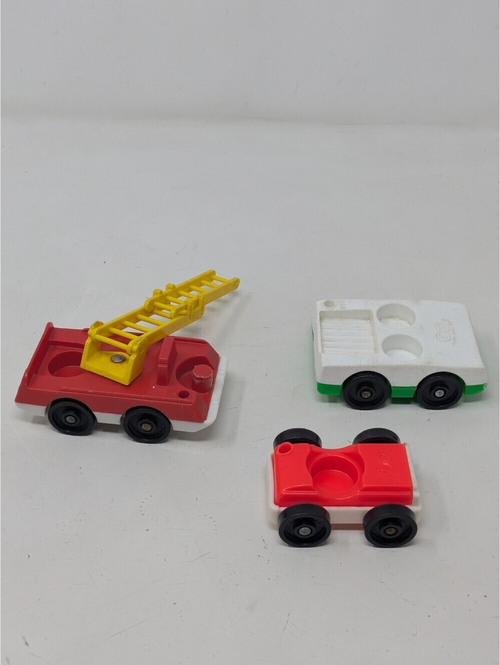 Vintage 1980s Fisher Price Little People Fire Truck Engine w/Ladder & Cars